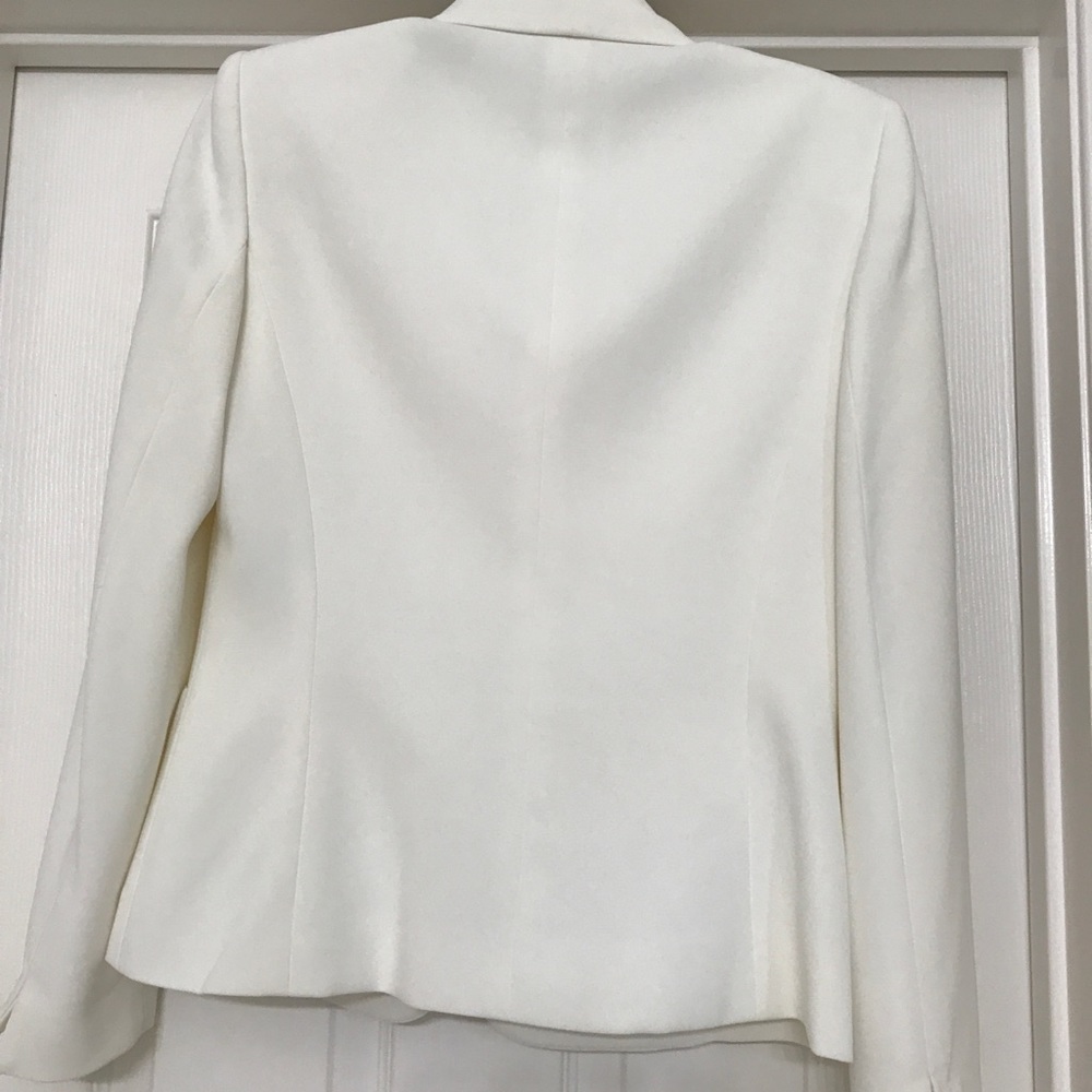 Suit - Picture 3 of 6